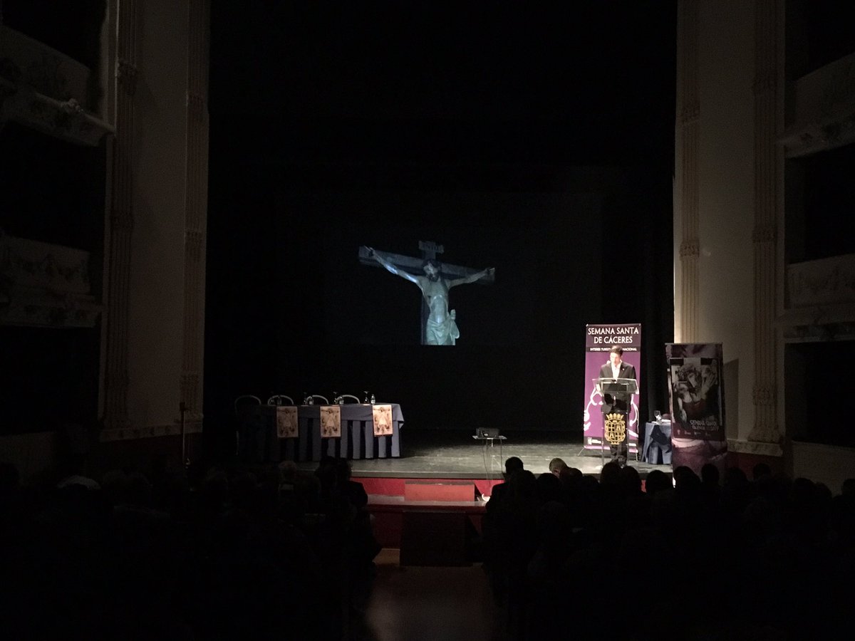 Presentación de la Semana Santa de Cáceres en el Teatro Principal de Palencia
