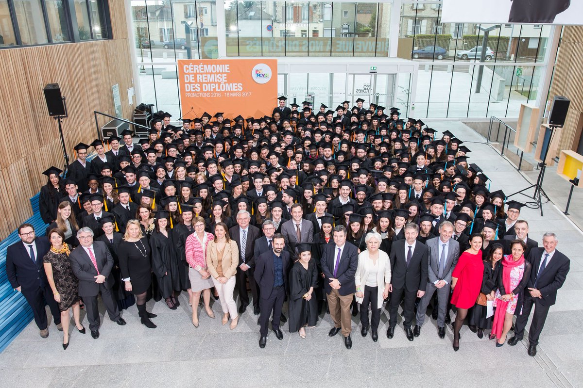 yschools_edu's tweet photo. Félicitations à tous nos diplômés ! Bonne chance pour le début de votre nouvelle vie ! 😘🎓 #GETAlumniP2016 https://t.co/njLS2VsuLV