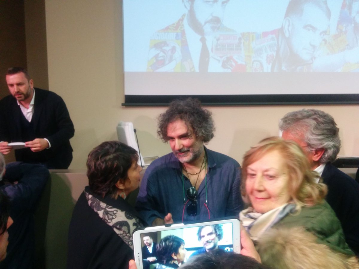 ArturoSSevero's tweet photo. Eccolo il nostro Presidente!!! @makkox @MovimentoArturo @welikechopin #gazeboarturo #movimentoarturo https://t.co/ZTMAMAhEyn