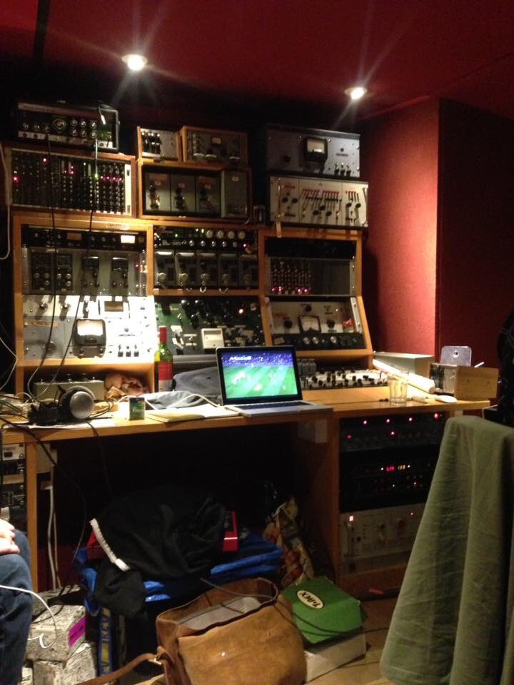 TomGourlayMusic's tweet photo. MUSIC BABY!!!! Down By The River progressing nicely with the rugby on the lap top. Life is sweet x https://t.co/Cs3cj6xO72