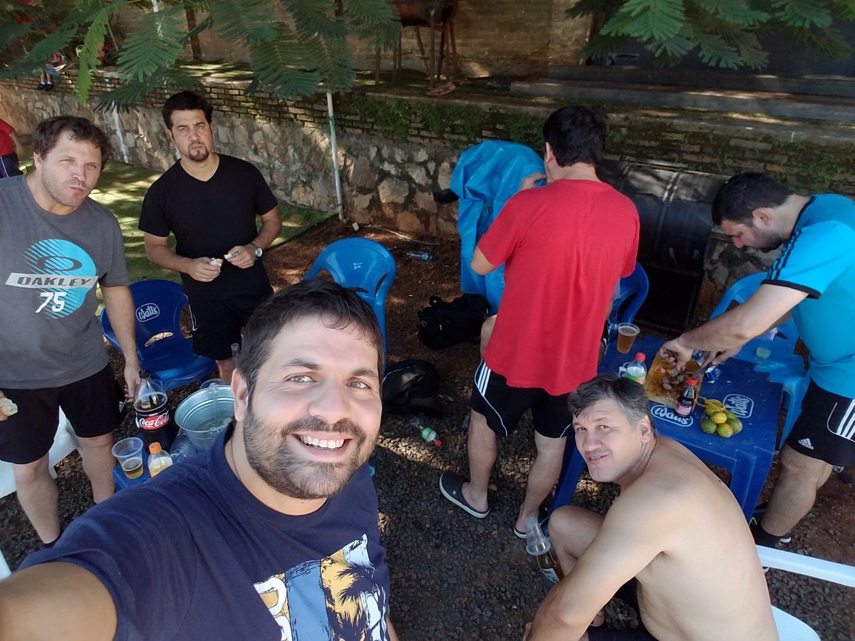 Muralla83's tweet photo. La racha sigue. Gran victoria frente al difícil @heineken05fc Otro festejo con asado y cerveza!!! El 3er. Tiempo presente🍻🍺 https://t.co/T7OaA7yksK