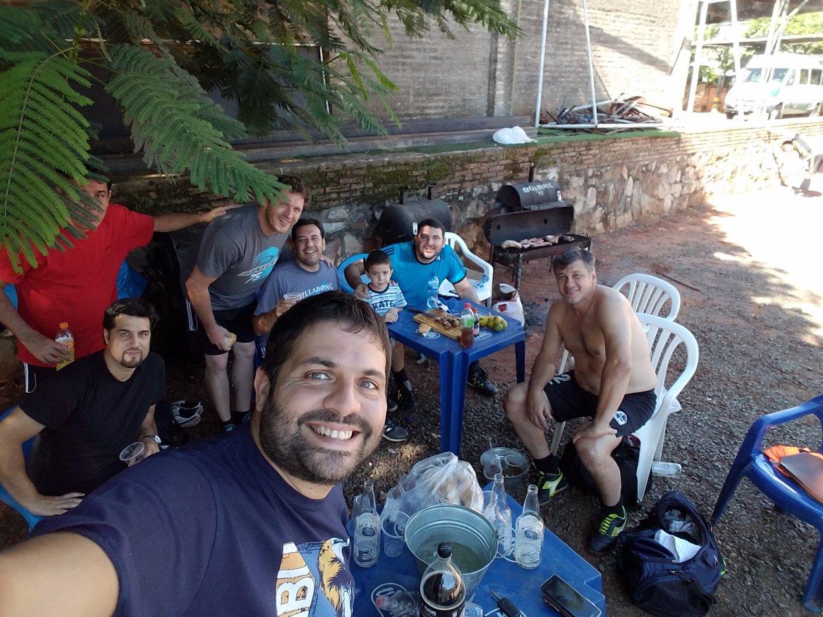 Muralla83's tweet photo. La racha sigue. Gran victoria frente al difícil @heineken05fc Otro festejo con asado y cerveza!!! El 3er. Tiempo presente🍻🍺 https://t.co/T7OaA7yksK
