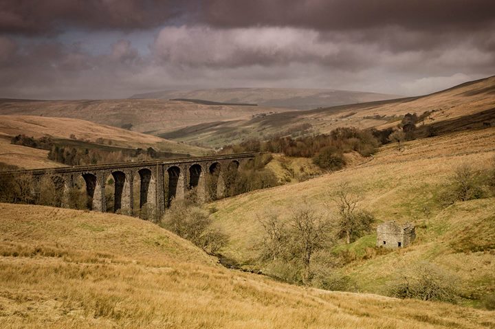 yorkshire_dales's tweet photo. The Flying Scotsman will be returning to the Dales on 31 March!   The Settle to Carli...https://t.co/XHghaHtmGe https://t.co/jpQpXSNFtD