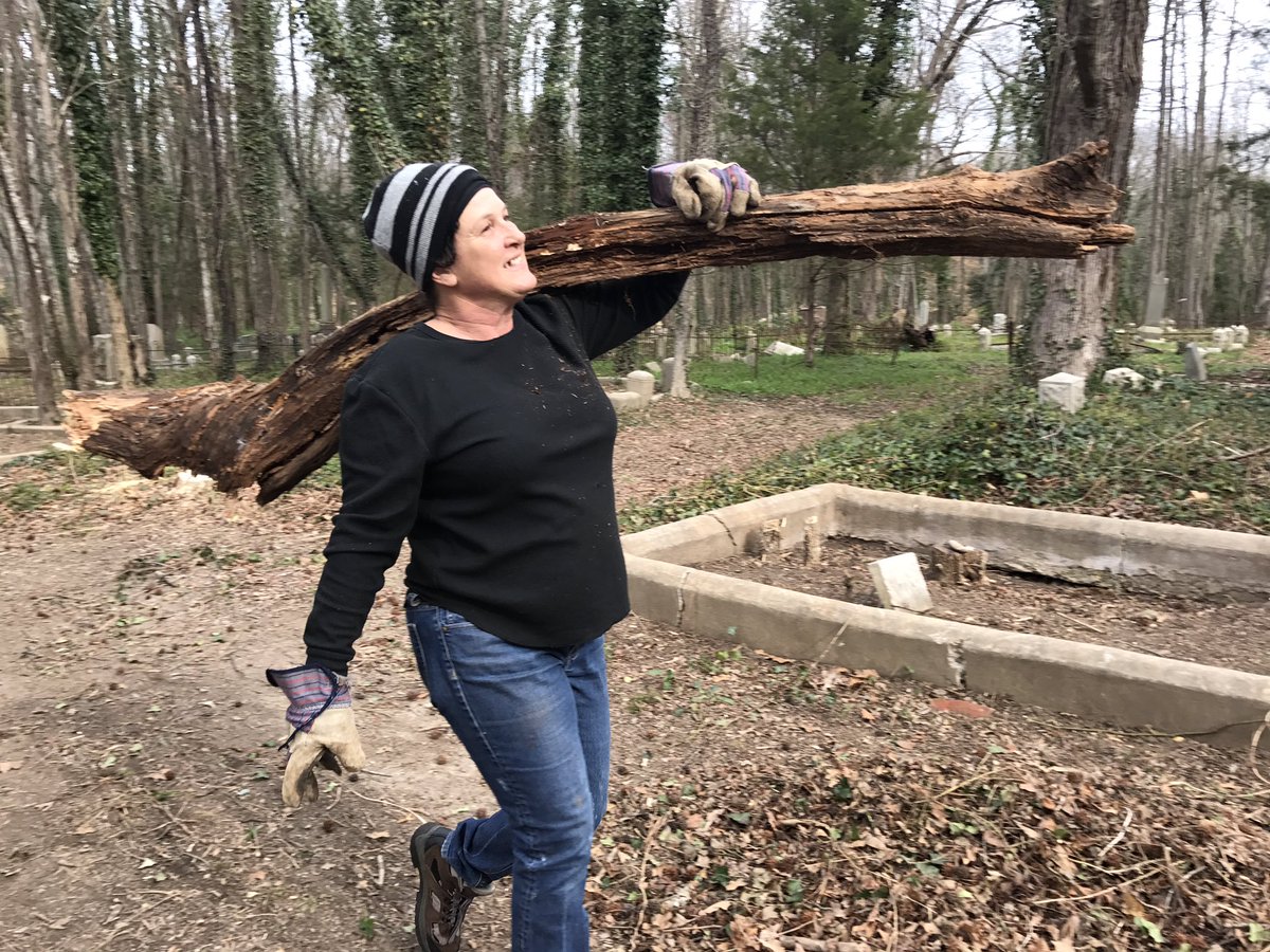 CFC_Grows's tweet photo. CFC work day @eastendcemetery! Thanks so much to everyone who came out. #RVA https://t.co/kuTofqW9Rg