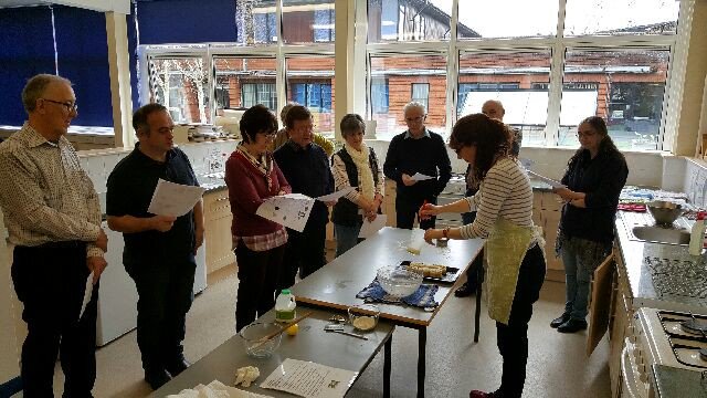 Gwneud sgons yn ein gweithdy coginio heddiw :) Iym Iym! 
<a href="/Cymraeg_Cymuned/">Sarah Meek</a> <a href="/WelshTeuluGwent/">Cymraeg i'r Teulu</a> <a href="/learncymraegGWE/">Learn Welsh Gwent</a>