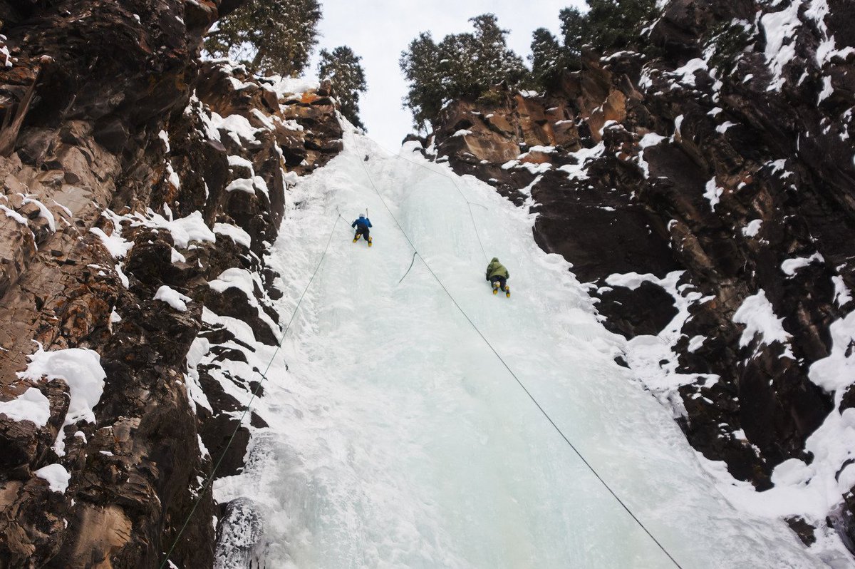 OldSchoolSWO's tweet photo. Why do OLD School in the spring? Epic climbs on a frozen waterfall...#springOLDS17 #iceclimbing https://t.co/iUGF7f0Idq