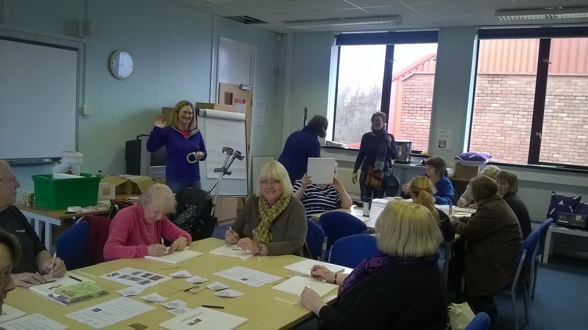 Creu cardiau repousse yn ein gweithdy crefft heddiw yn y cwrs penwythnos.  :) 
<a href="/learncymraegGWE/">Learn Welsh Gwent</a> <a href="/WelshTeuluGwent/">Cymraeg i'r Teulu</a> <a href="/Welshworkplace/">John Woods</a>