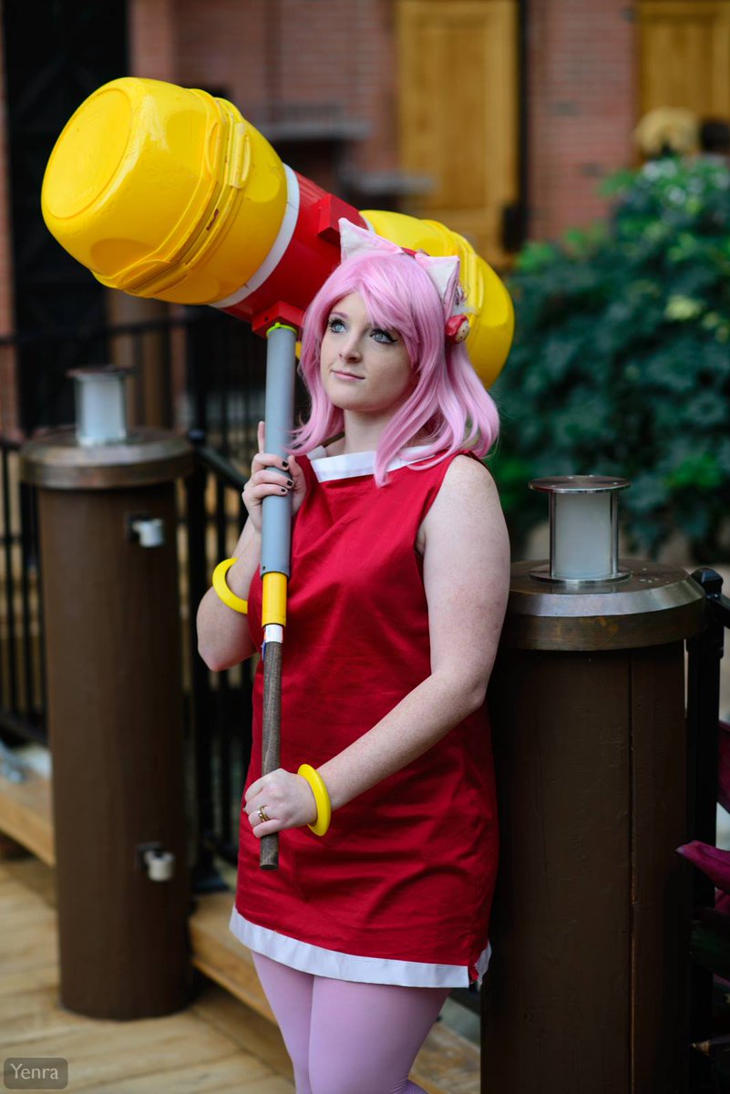 KiiraHedgehog's tweet photo. Hope you guys are having a great weekend! Photo by @yenra photography! https://t.co/Be5QD7EkkH