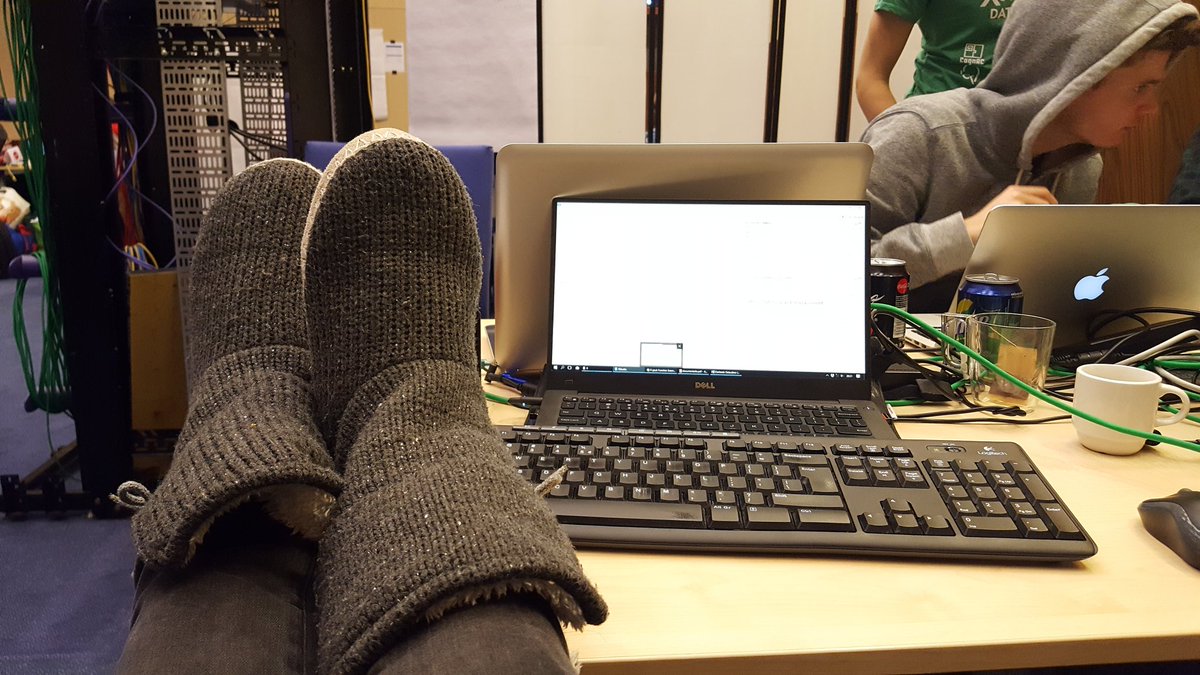 USCKIdatathon's tweet photo. Warm is het hier niet, tijd voor sloffen! #XomniaDatathon #SafetyMonitor https://t.co/WTaPXg3lEy