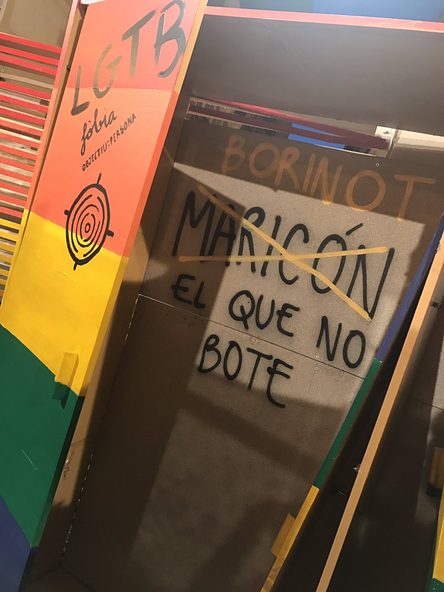 valencianna's tweet photo. A @borrull_socors amb la mà del mestre @ortifus la cosa va de #100iments i d'allò que no podem deixar de tindre present. (3)
#FallesUnesco https://t.co/rPDAHM263O