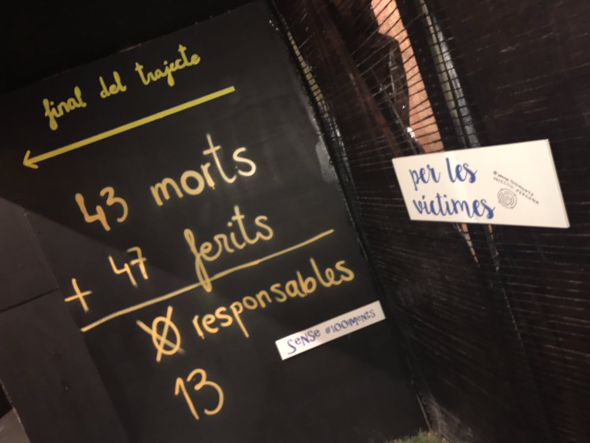 valencianna's tweet photo. A @borrull_socors amb la mà del mestre @ortifus la cosa va de #100iments i d'allò que no podem deixar de tindre present. (3)
#FallesUnesco https://t.co/rPDAHM263O