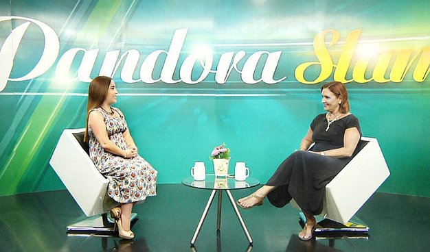 RIPMerino's tweet photo. ¡Talentosa! La actriz de VBQ, @luluberde, se confesó en #PandoraSlam 🌼
https://t.co/1XQyeH3uji https://t.co/cTWZafcNnv