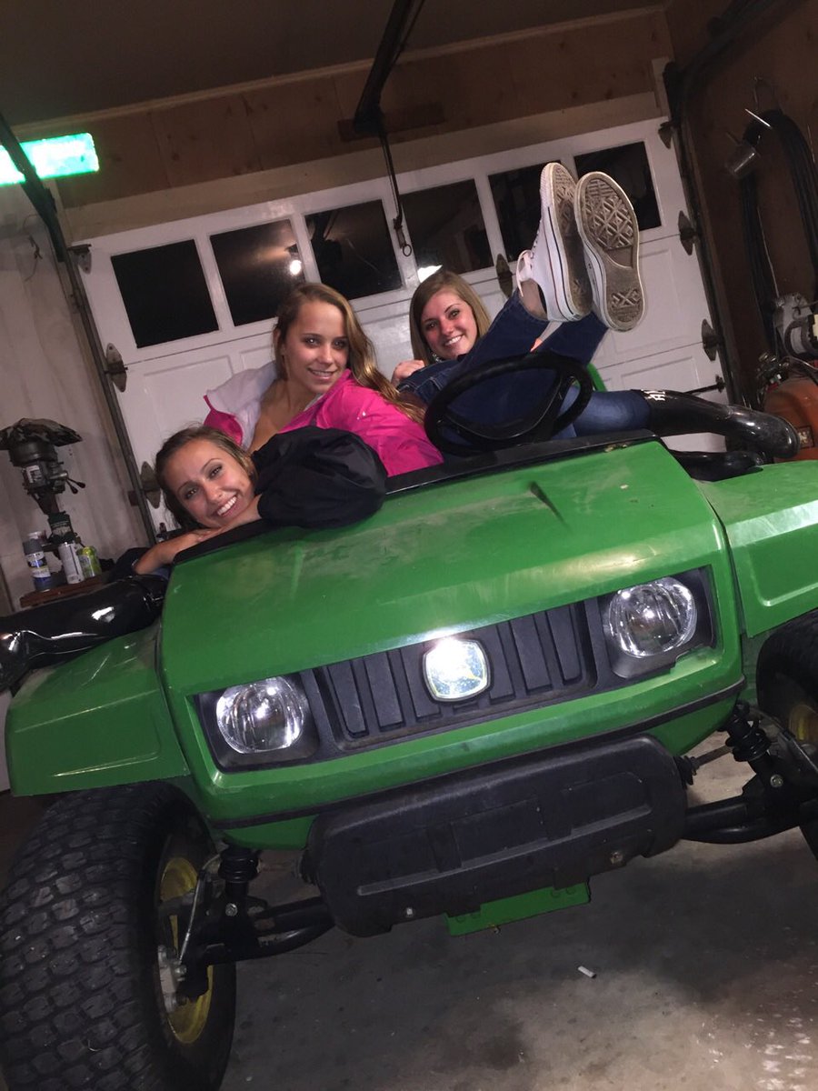 gingy_bread_'s tweet image. Oh my gosh I have about 30 pictures from that night😂❤