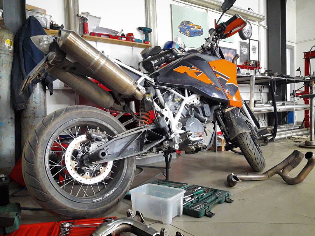 borla_rus's tweet photo. От мотоцикла, до спортивного автомобиля. Вот и этот #KTM приехал за новым выхлопом 💪#мото #мотомосква #moto #автомосква #illskills #тюнинг https://t.co/6ieNLi61FW