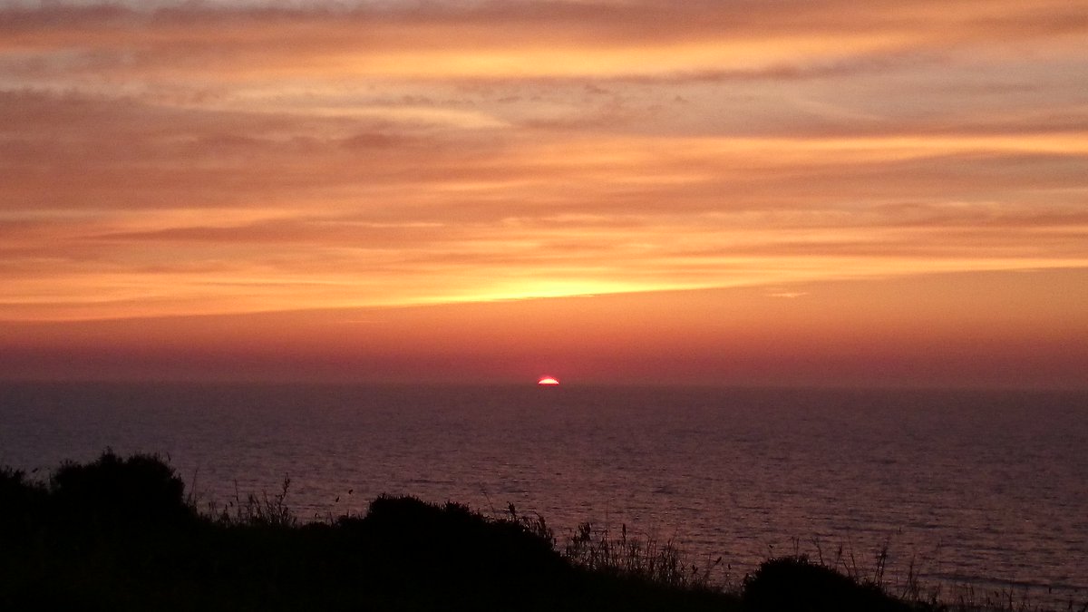 sfo_cornwall's tweet photo. Not only do we like a good #sunrise in #cornwall but we #love a good #sunset too.
#MyDailyIBD #GetOutside #IBDAware #lovelife
#StomaOwner https://t.co/TLA4ZhWhtl