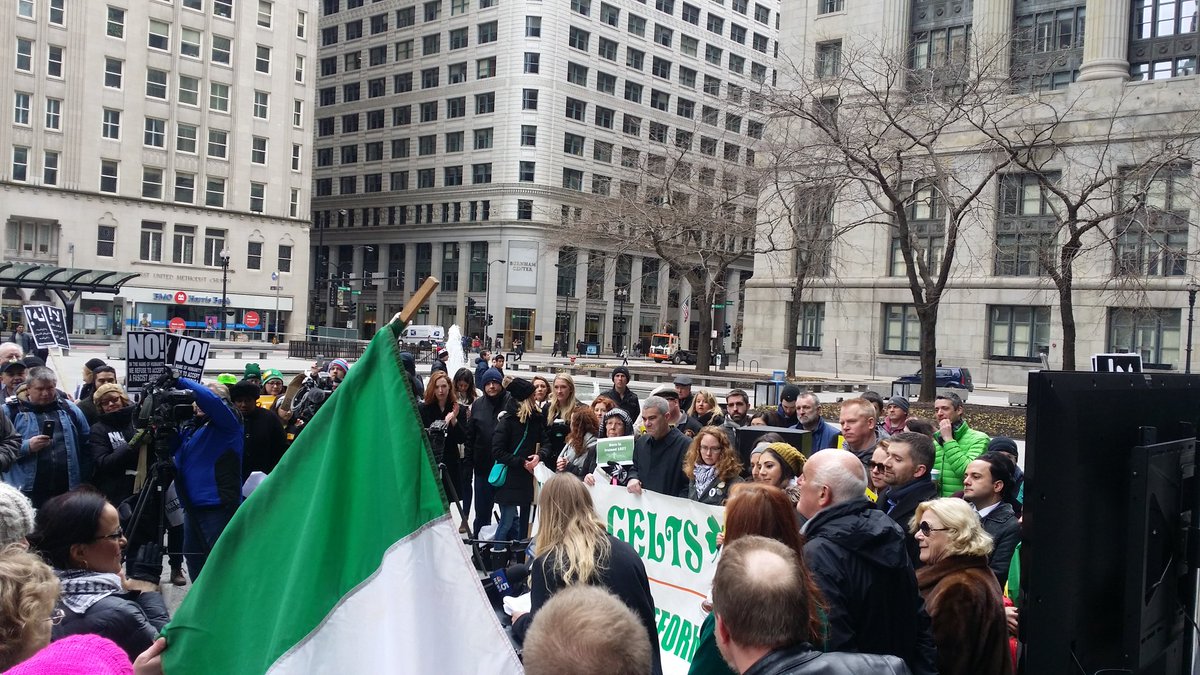 aaanmarkaz's tweet photo. Nice crowd in the biting cold for the #IrishMarch! #YouAreMyNeighbor #NoMuslimBanChi #NoBanNoWallNoRaids https://t.co/6mIdOdrCe5