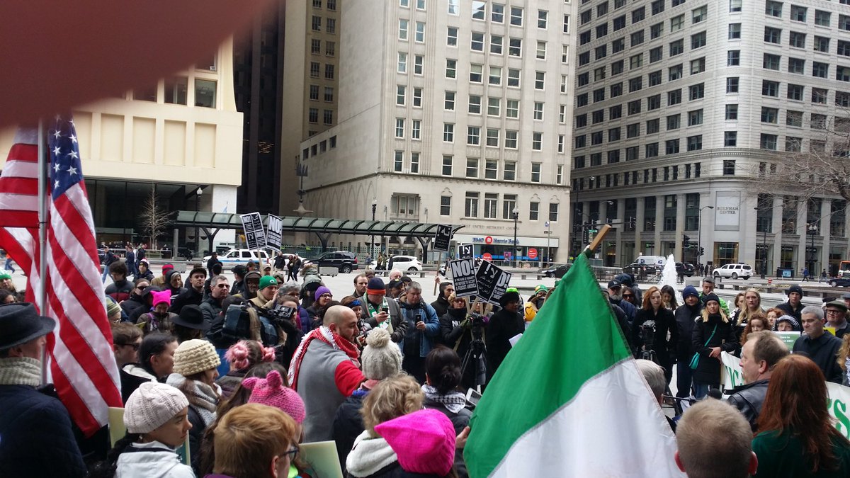 aaanmarkaz's tweet photo. Nice crowd in the biting cold for the #IrishMarch! #YouAreMyNeighbor #NoMuslimBanChi #NoBanNoWallNoRaids https://t.co/6mIdOdrCe5