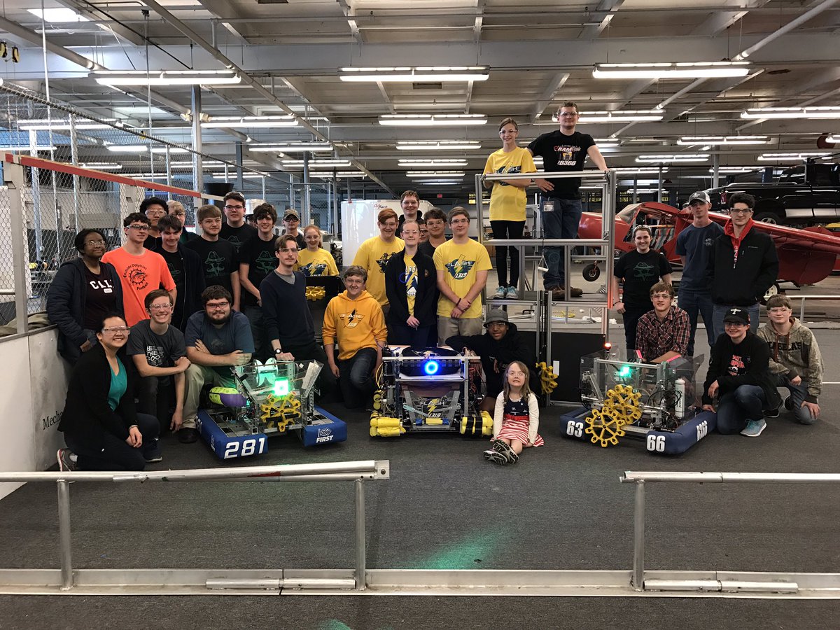 FRCFlash1319's tweet image. Great #Steamwork today guys! #omgrobots
