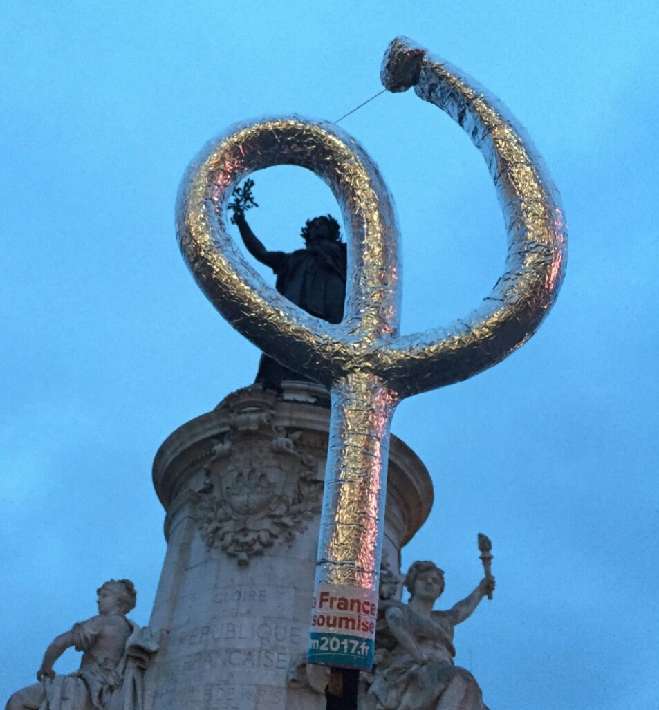 #jaibastille #JLM2017 #OKJLM  #6eRepublique #18mars2017 #AvenirEnCommun
Le car #nantes quitte la place de la #république
#merci #Melenchon