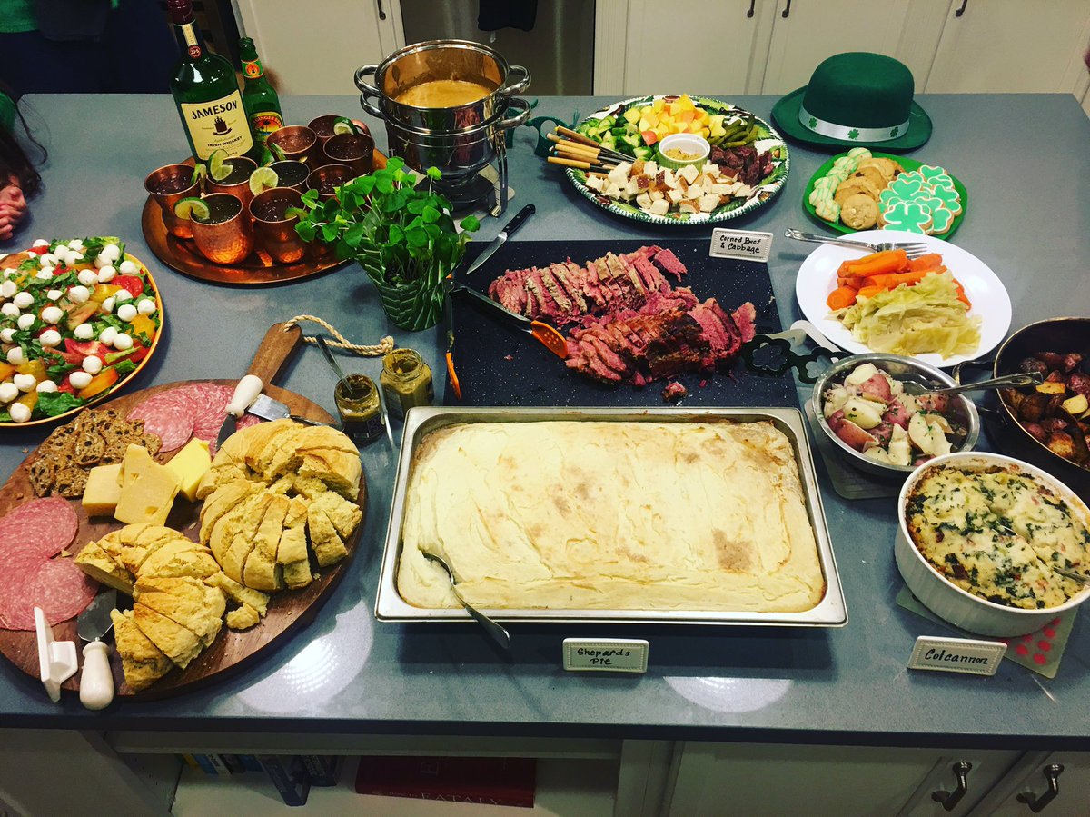 tram_mai's tweet photo. DELICIOUS!!!! #stpatricksdaymenu 🐷🍀#12news https://t.co/Hlg1WjhNx1