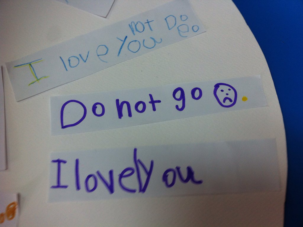 Darineyassine's tweet photo. On this big❤️their small hands wrote to Mrs.Hanadi asking her not to go😔&amp;expressing their love #KG3Ss @Hhhsinfo https://t.co/62v7nUx9v4