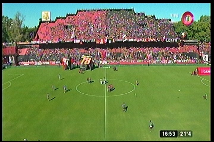 Cronica_ok's tweet photo. QUE VUELVAN LOS LOCALES | Los fanáticos de #Newells, desesperado por ver a su equipo, "colmaron" el Coloso #LaHinchadaQueNuncaAbandona https://t.co/p4hoGkPS4R