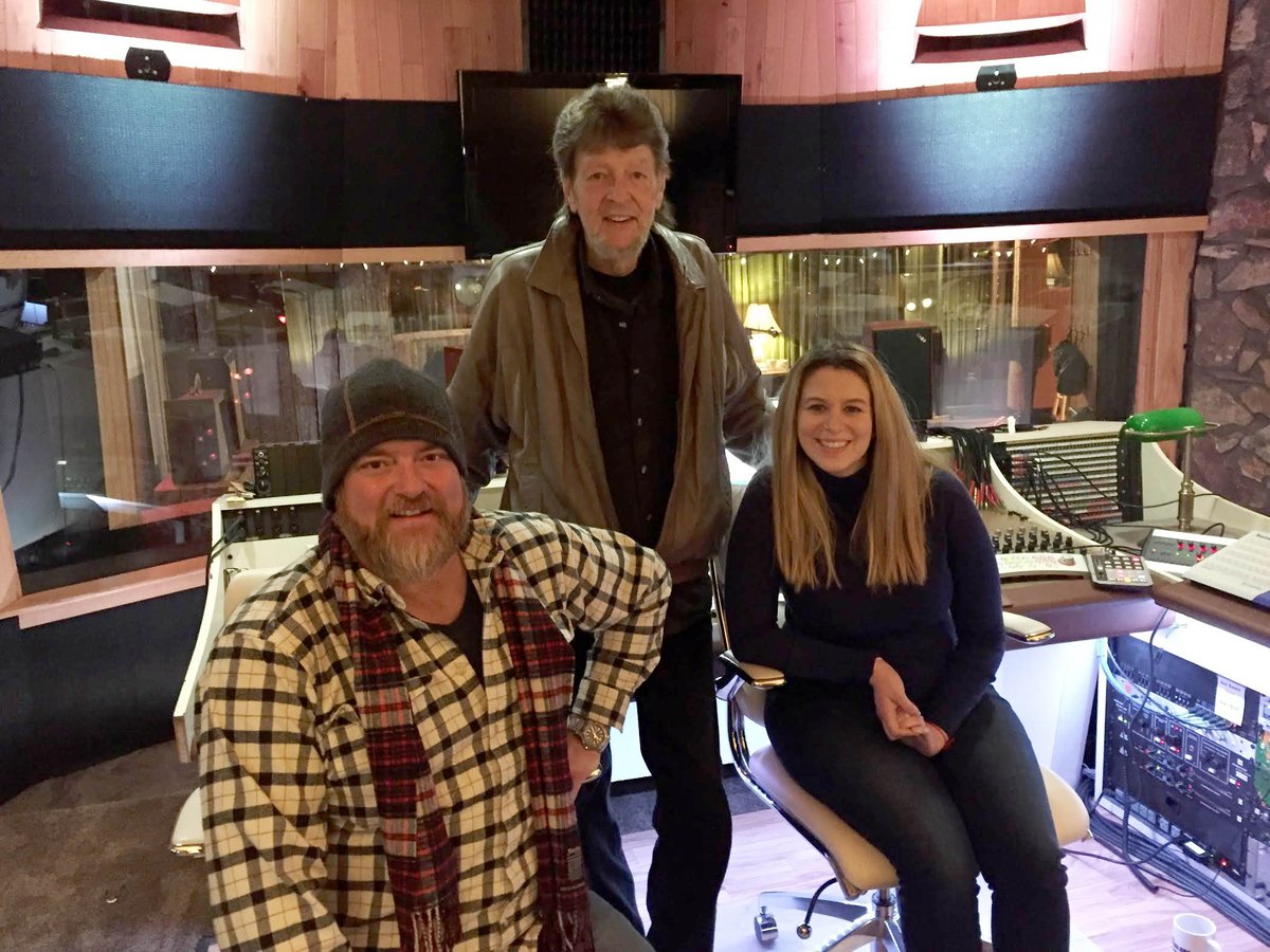 AlamoJonesShow's tweet photo. @SXMOutlaw Alamo's guests this wk. n 
JOHN CARTER CASH &amp; ANA CRISTINA CASH...Hear her new music &amp; stories 
from John Carter...3 hour show. https://t.co/gGb9HqK2DF