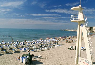 #apartamentosBárbara3 está en el centro de la ciudad y a 5 minutos caminando de esta playa.
📞 0034 673 138 760 o palaciohomes.com