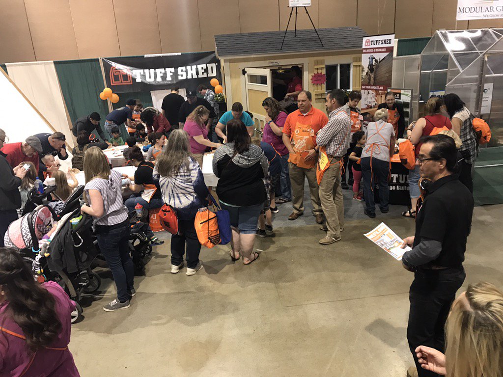 LoganFellhauer's tweet photo. D116 Reno Home Show is hopping!! @THD_SteveMitch @Kfellhauer1 #leadsinsaleswin https://t.co/SpcoTtjMoZ