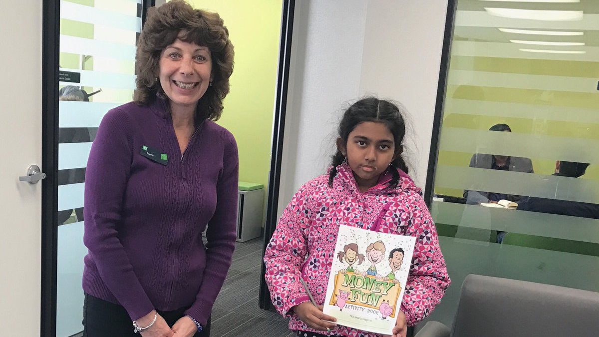 dannydpapadatos's tweet photo. Our Chief Fun Officer handing out treats to our new customers! @tjohnstone5 @RyanJBarclay_TD @BrianGervais_TD https://t.co/e8Galhk5Dj