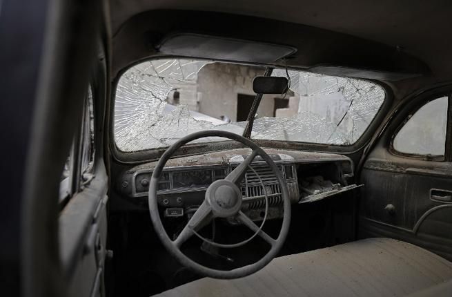 AlBawabaEnglish's tweet photo. Amid the rubble, elderly #Syrian man finds solace in his ash-covered car collection
https://t.co/YO8hgDnLqO #Syria6 #Aleppo https://t.co/a3aezZJ7kp
