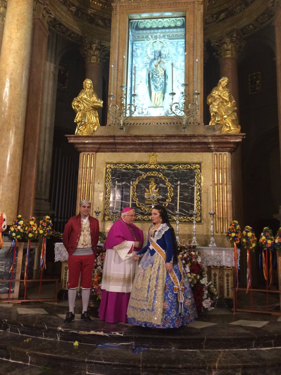 JLFXATIVA's tweet photo. Ofrena de Patricia, Arancha, Àngela i Carmen, Cort de la Fallera Major de Xàtiva. #fallesXàtiva https://t.co/YaQcY6Rqsf