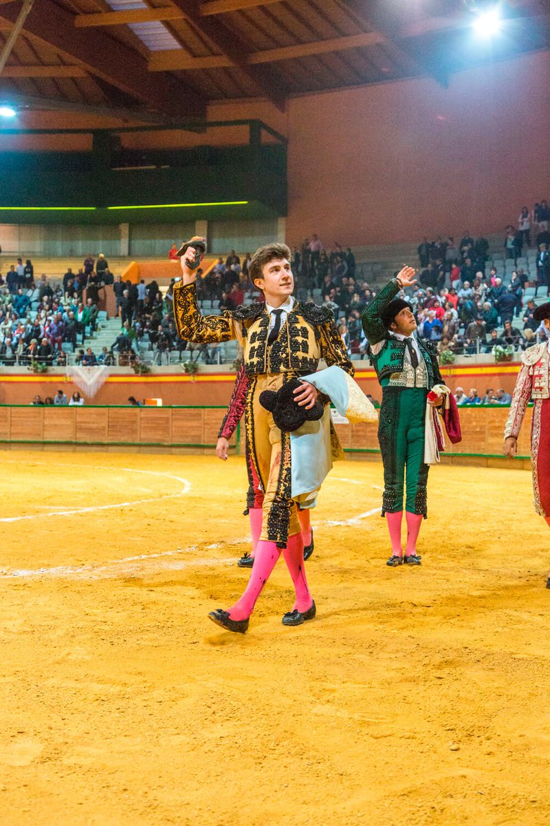 tauroemocion's tweet photo. 🏆VAREA TRIUNFA CON VICTORINOS
5º corrida, 2ºde la temporada. Apuesta y victoria. Importantes faenas y oreja de peso. Toreo de capa y natural https://t.co/6MRxPwrPuD