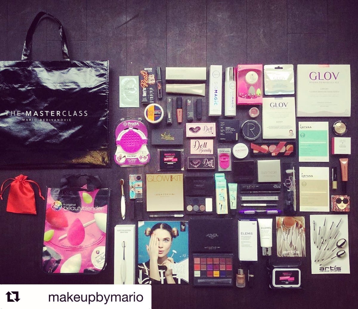 The man is a genius. It's like watching Michael Angelo at work! <a href="/MakeupByMario/">Mario Dedivanovic</a> #masterclass #london #genius #mua #makeupartist #god #beauty