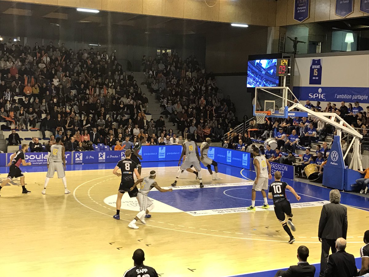Soir de derbys en <a href="/NvelleAquitaine/">Nouvelle-Aquitaine</a> : en rugby ... mais  aussi en ProB de basket avec un passionnant Poitiers vs Boulazac #Poitiers #Boulazac