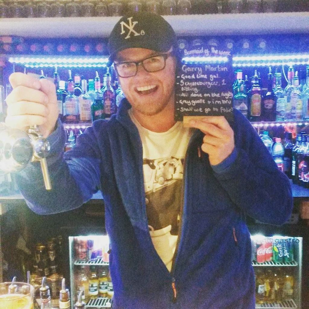TheUnderground9's tweet photo. Congratulations to our #barmaid of the week @gingerbear1980 for munching 5 #cheeseburgers … https://t.co/DscfFtXyQk https://t.co/nJObK84sfL