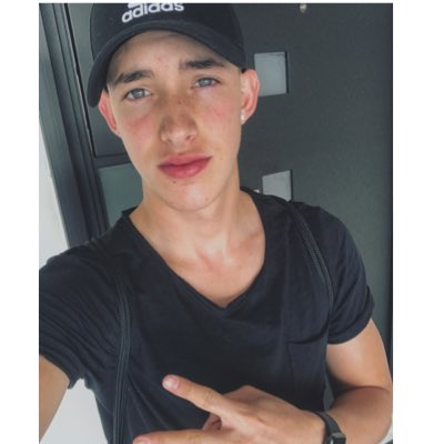 georgeleyvamx1's tweet photo. #NuevaFotoDePerfil https://t.co/MO7BG4haOB