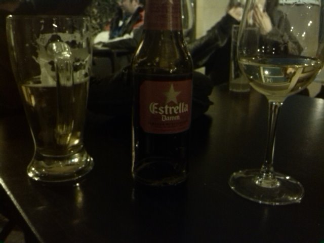 Jamboputada's tweet photo. Som a #Tàrrega
Hem analitzat espais per la #jamboputada i ara estem a un bar fent cerveses per 1'35€!
Promet molt! https://t.co/hau3JF28Zj