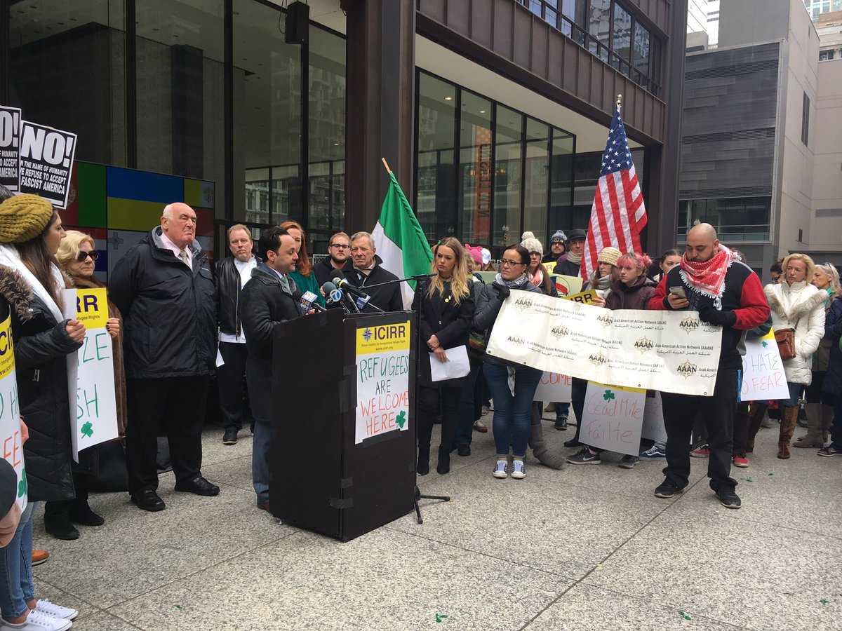 IrishMarchChi's tweet photo. #IrishMarch #YouAreMyNeighbor Chi stands in solidarity w/ our immigrant & refugee neighbors @SenatorDurbin @SenBillyLawless @BridgetGainer https://t.co/0nxOKDCjEL