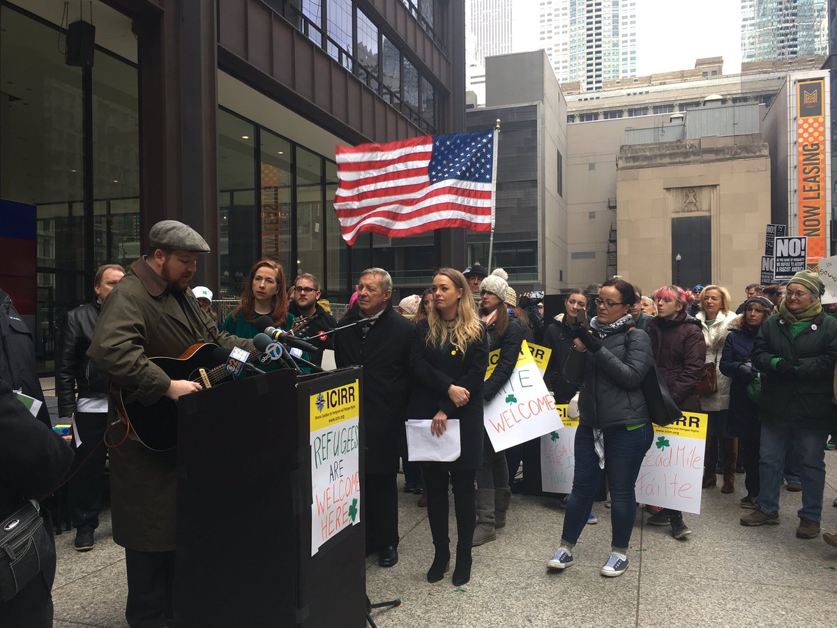 IrishMarchChi's tweet photo. #IrishMarch #YouAreMyNeighbor Chi stands in solidarity w/ our immigrant & refugee neighbors @SenatorDurbin @SenBillyLawless @BridgetGainer https://t.co/0nxOKDCjEL