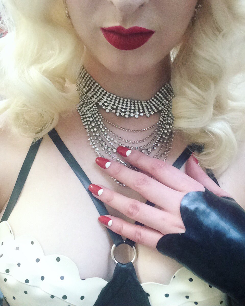 Ria_Fend's tweet photo. Shoot day with @kustomnemophoto & @LatexFashionTV in @BlackSheepLatex & @DitaVonTeese nails & @KATVONDbeauty @thekatvond #underagered ππ https://t.co/KNmA9K8SDU