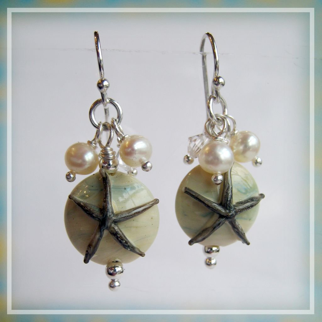 EclipseAtBM's tweet image. Beautiful custom earrings to match a customers necklace! #EclipseAB #Starfish #FlameworkedGlass #MadeinNC #WeLoveILMArtists
