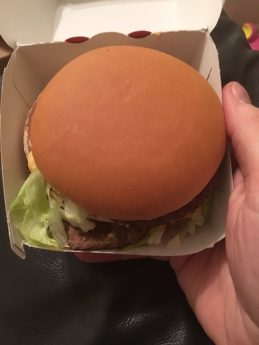 richdotfagan's tweet photo. @McDonaldsUK Oi mate, someone's nicked the seeds off my Big Mac?! Who do I complain about this to? Is there a shortage? https://t.co/wFrBgdPwgK