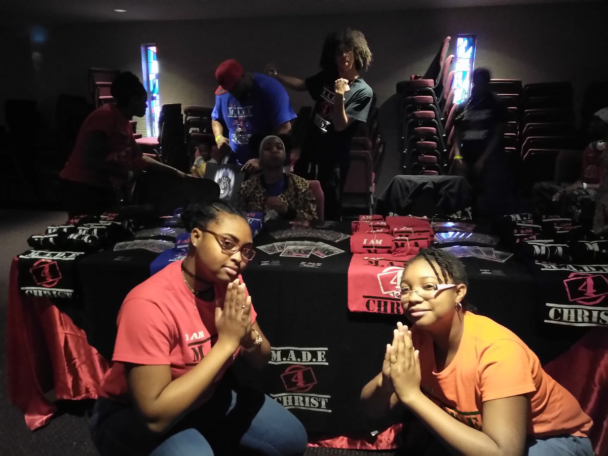 _Made4Christ's tweet photo. On that grind @SXSW #KE2017 #PromiseLandChurch #Made4Christ #Merch #Ministry #Artist #Music #Rap #HipHop #Christian #Gospel https://t.co/lfRo5qGn7Z