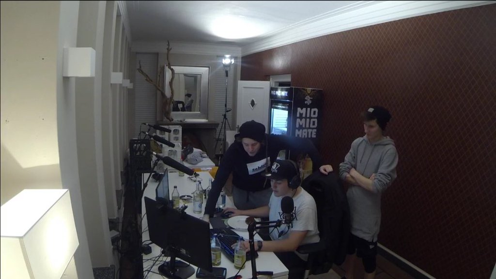 NichtNilo's tweet photo. Vor genau 1 Jahr fing die größte Veränderung in meinem Leben mit 3 Psychopathen an ^^
#30TageStream https://t.co/lqC2mT9XxJ