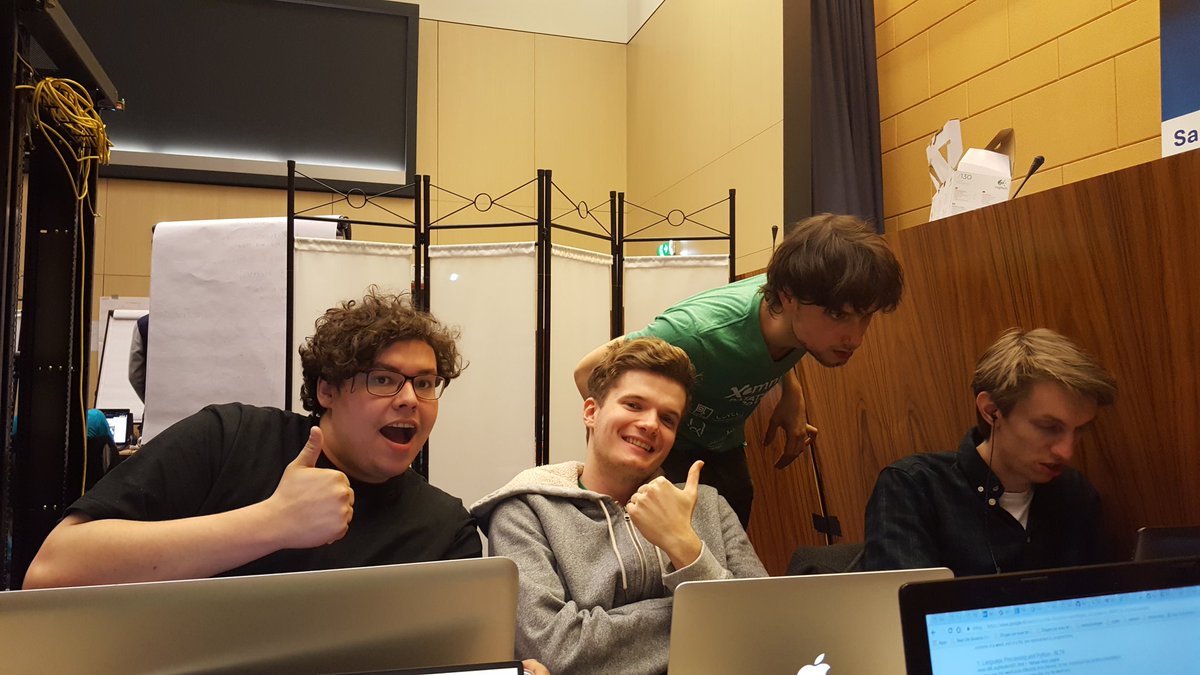 USCKIdatathon's tweet photo. Met goede moed! #XomniaDatathon #SafetyMonitor https://t.co/bFZWUVtRRh