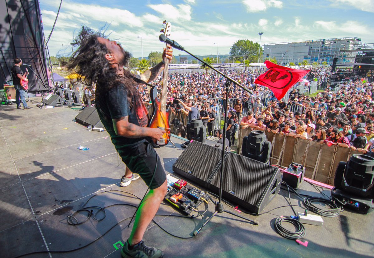Concepción tiene rock este fin de semana 👊🏽. Festival REC #RockEnConce. Foto Weichafe recién volando cabezas.