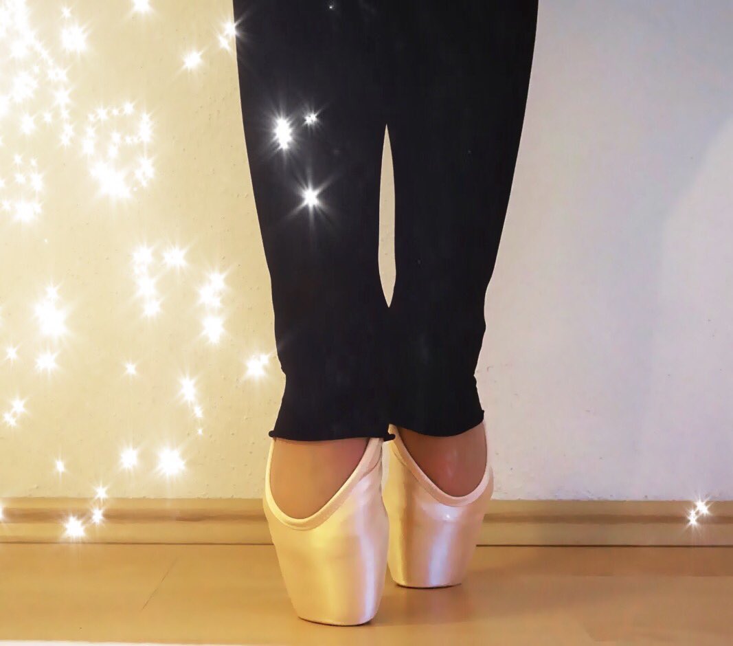 In love with these pointeshoes <a href="/GaynorMinden/">Gaynor Minden, Inc</a> 😍😍😍 #dancer #pointeshoes #ballet