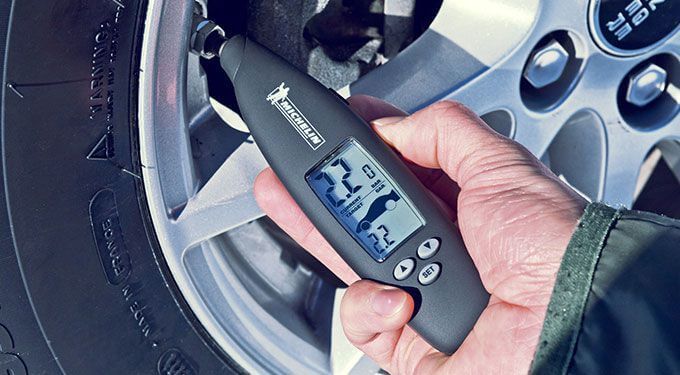 AutoParted's tweet image. How to properly check tire pressure and wear buff.ly/2nQv19Q #tirepressure #carmaintenance