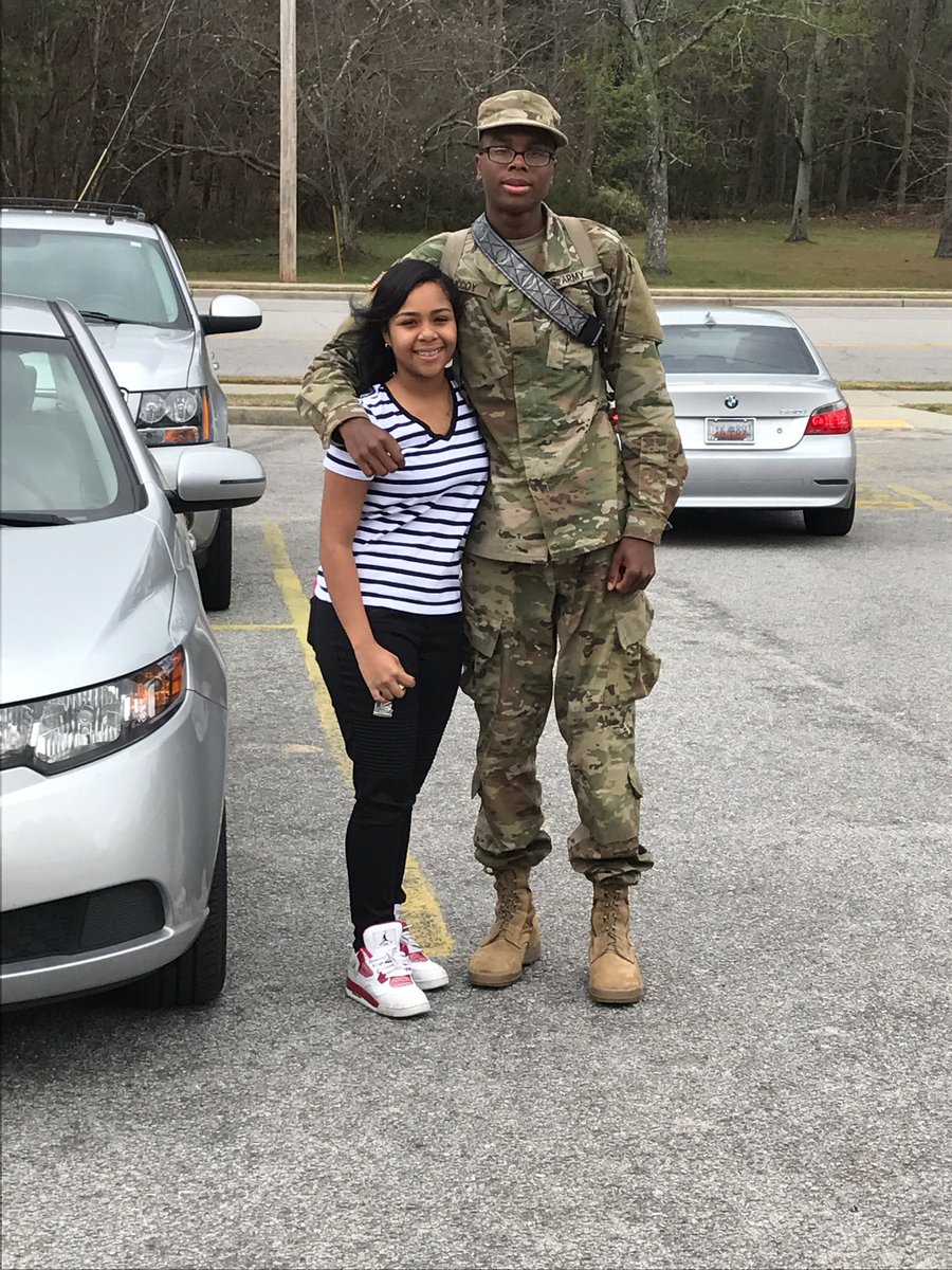 pimpsavvvy's tweet image. reunited after 6 long years. got to see my big brothaa❤ #RealBloodLine #GoodTimes❤. #ArmyStrong #ArmySister.